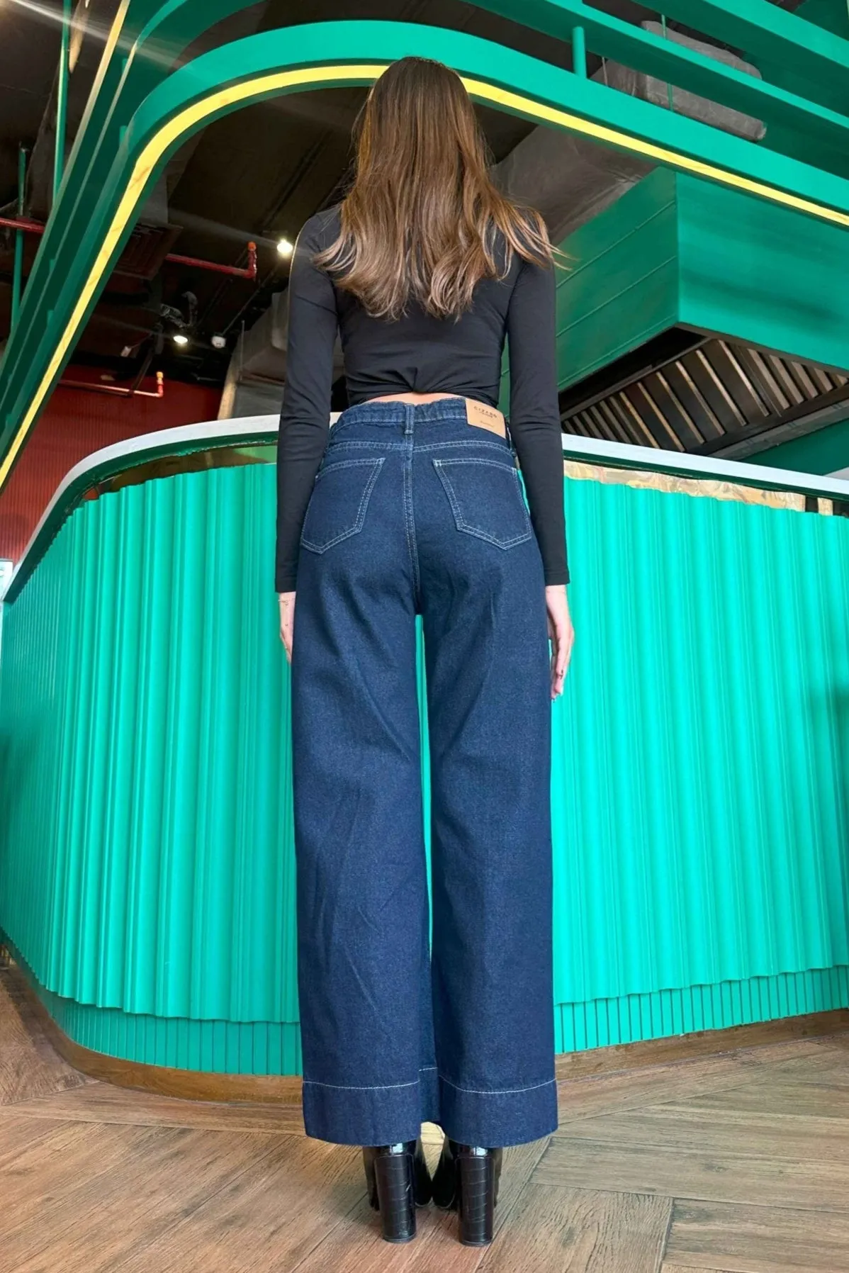 Cropped Wide Leg - Navy Blue Wash Jeans.