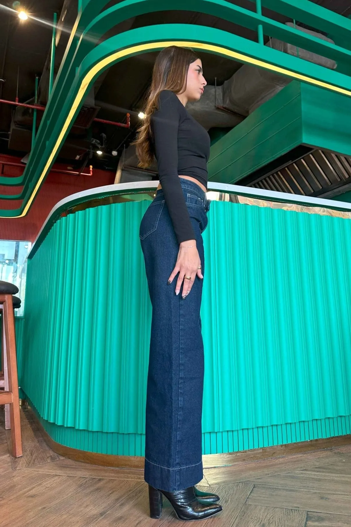 Cropped Wide Leg - Navy Blue Wash Jeans.